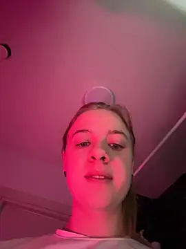 Snapshot of candy_maggie chatting on 11.25.25 candy maggie online show from 11.25.25