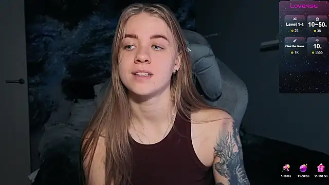 Snapshot of candy_maggie chatting on 11.29.25 candy maggie online show from 11.29.25