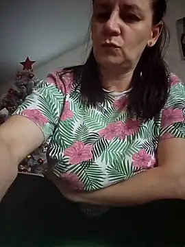 Snapshot of KristenVega chatting on 12.21.24 KristenVega online show from 12.21.24