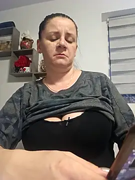 Snapshot of KristenVega chatting on 03.19.25 KristenVega online show from 03.19.25