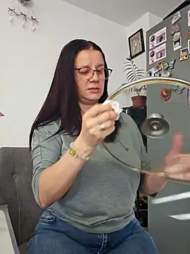 Snapshot of KristenVega chatting on 10.27.25 KristenVega online show from 10.27.25