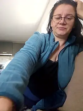 Snapshot of KristenVega chatting on 10.29.25 KristenVega online show from 10.29.25