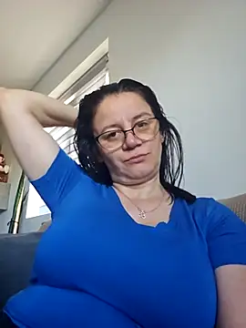 Snapshot of KristenVega chatting on 11.02.25 KristenVega online show from 11.02.25