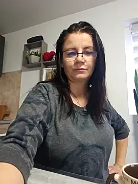 Snapshot of KristenVega chatting on 11.04.25 KristenVega online show from 11.04.25