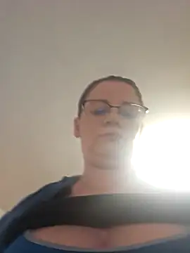 Snapshot of KristenVega chatting on 11.20.25 KristenVega online show from 11.20.25