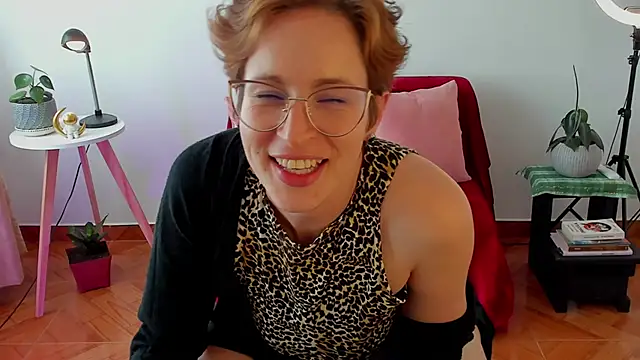 Snapshot of cuddlingbunny chatting on 12.27.24 cuddlingbunny online show from 12.27.24