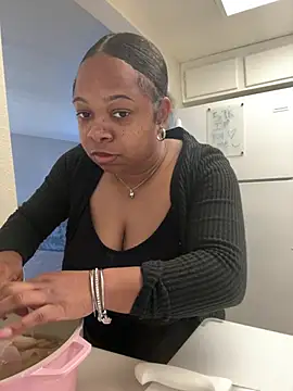 Snapshot of prettygirlxo chatting on 02.24.25 prettygirlxo online show from 02.24.25