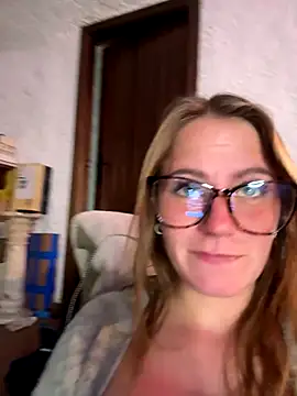 selenaluvv online show from 11.26.25