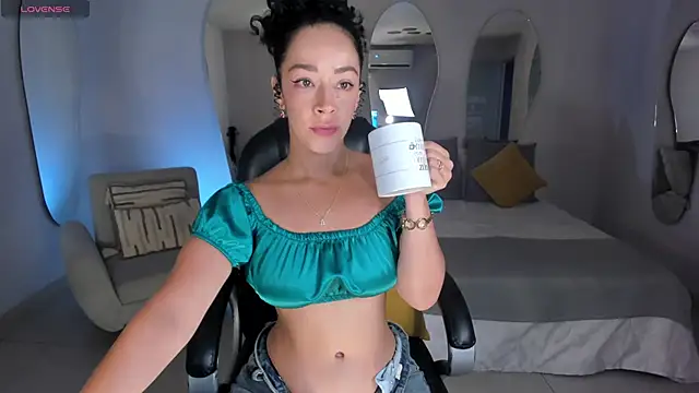 AlessaRomero online show from 10.16.25