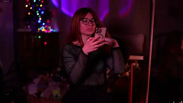 SweetyKitty18 online show from 04.12.26