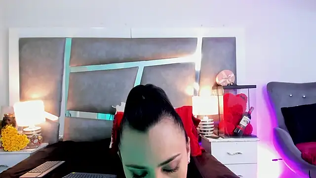 Evangeline Taylorr online show from 01.29.25