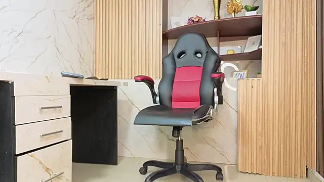 MissEscarleth online show from 02.20.26