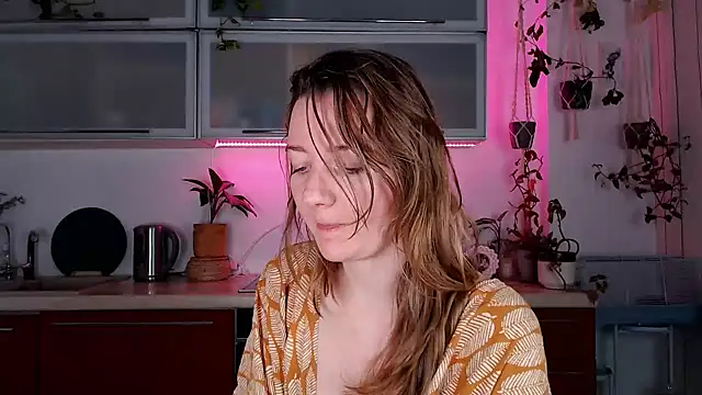 Elly Helly online show from 12.07.24