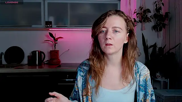 Elly Helly online show from 11.05.25