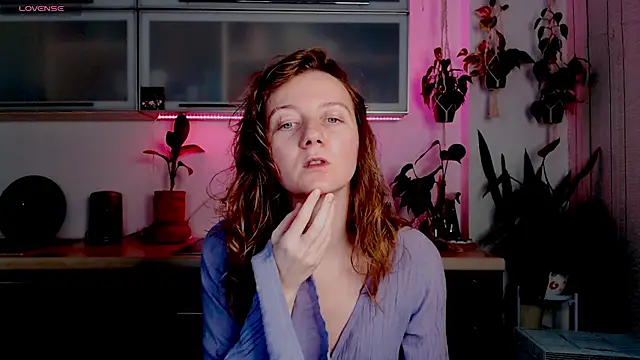 Elly Helly online show from 12.16.25