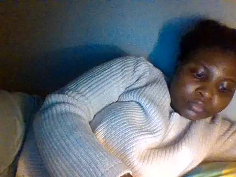 Snapshot of queenzuena chatting on 06.25.26 queenzuena online show from 06.25.26