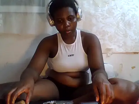 Snapshot of queenzuena chatting on 07.14.26 queenzuena online show from 07.14.26