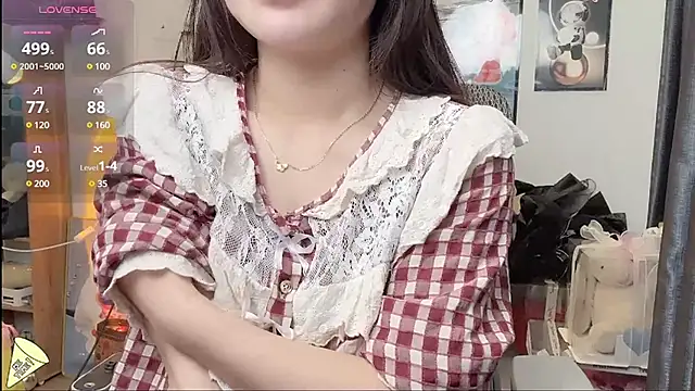 Snapshot of Berrysweet_68 chatting on 02.25.25 Berrysweet 68 online show from 02.25.25