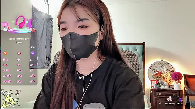 Snapshot of Berrysweet_68 chatting on 10.22.25 Berrysweet 68 online show from 10.22.25