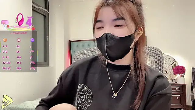 Snapshot of Berrysweet_68 chatting on 10.28.25 Berrysweet 68 online show from 10.28.25