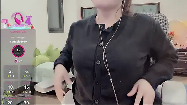 Snapshot of Berrysweet_68 chatting on 12.19.25 Berrysweet 68 online show from 12.19.25