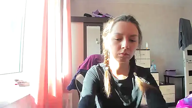 Snapshot of Adela_Vetta chatting on 03.18.25 Adela Vetta online show from 03.18.25