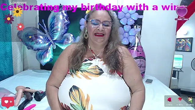 Snapshot of BBW_salome chatting on 02.10.25 BBW salome online show from 02.10.25
