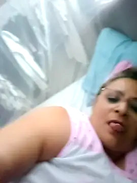 Snapshot of BBW_salome chatting on 03.22.25 BBW salome online show from 03.22.25