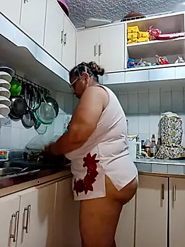 Snapshot of BBW_salome chatting on 10.29.25 BBW salome online show from 10.29.25