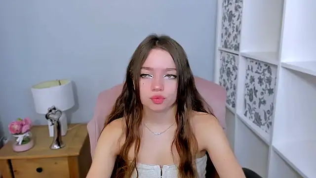 GraceLips online show from 10.17.25