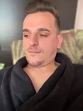 Snapshot of Huge_cock22cm chatting on 04.15.26 Huge cock22cm online show from 04.15.26