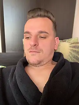 Snapshot of Huge_cock22cm chatting on 04.16.26 Huge cock22cm online show from 04.16.26