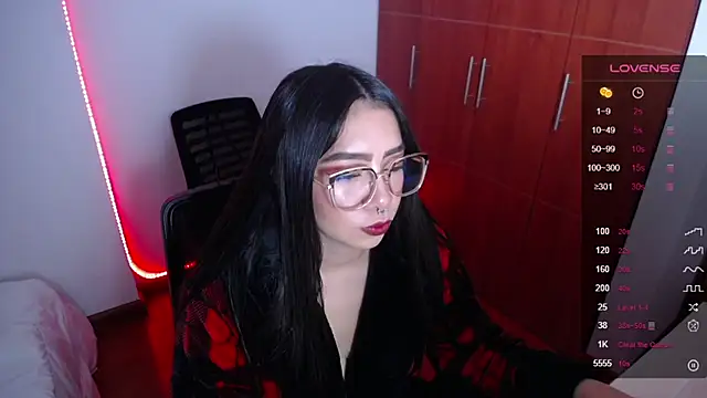 Snapshot of megan_bluee23 chatting on 02.13.25 megan bluee23 online show from 02.13.25