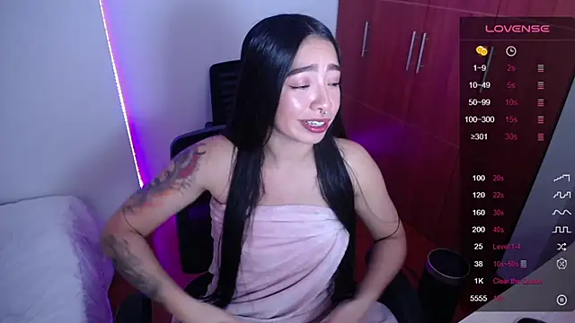 Snapshot of megan_bluee23 chatting on 02.19.25 megan bluee23 online show from 02.19.25