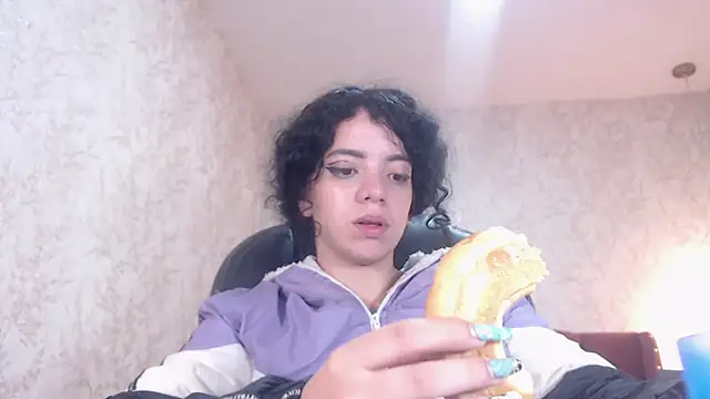 EmmaCowperr online show from 01.13.25