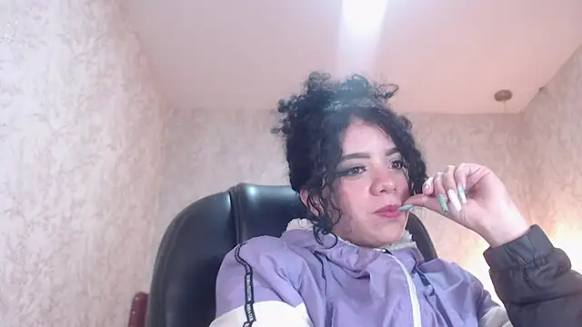 EmmaCowperr online show from 01.13.25