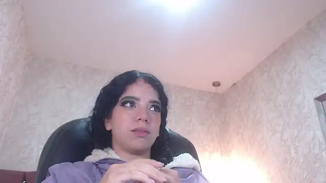 EmmaCowperr online show from 01.14.25