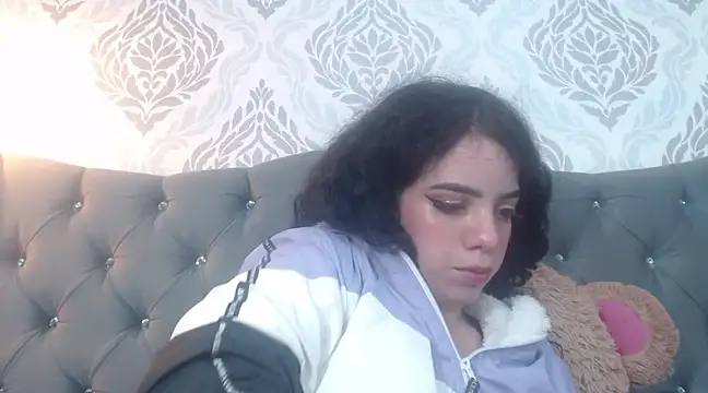 EmmaCowperr online show from 03.19.25