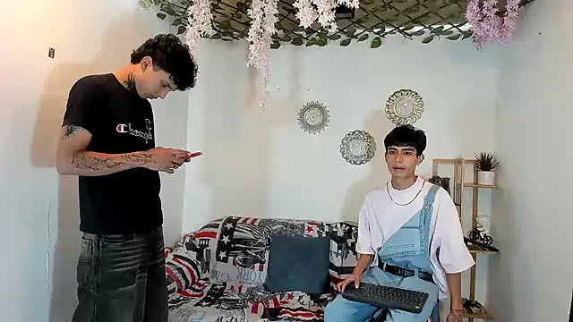 oliverhot2005 online show from 11.10.25