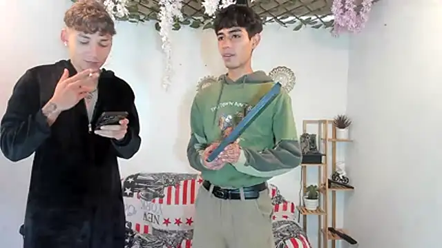 oliverhot2005 online show from 11.15.25