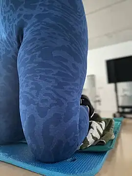 Snapshot of melanny10 chatting on 01.11.25 melanny10 online show from 01.11.25