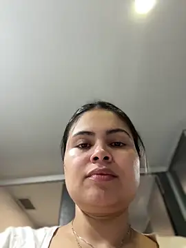 Snapshot of melanny10 chatting on 01.18.25 melanny10 online show from 01.18.25