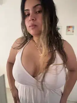 Snapshot of melanny10 chatting on 02.14.25 melanny10 online show from 02.14.25