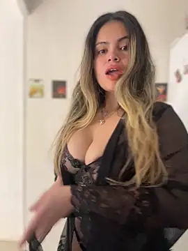 Snapshot of melanny10 chatting on 02.23.25 melanny10 online show from 02.23.25