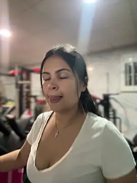 Snapshot of melanny10 chatting on 12.19.25 melanny10 online show from 12.19.25