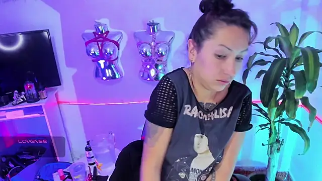 LucyStrike  online show from 05.19.26