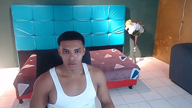 Snapshot of SexyBigCock01 chatting on 01.21.25 SexyBigCock01 online show from 01.21.25