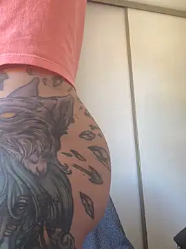 Luccreccia  online show from 10.11.25