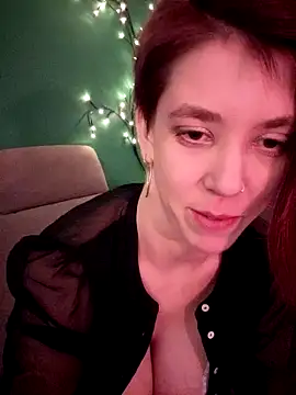 Snapshot of Loona-Lexxington chatting on 12.24.24 Loona-Lexxington online show from 12.24.24