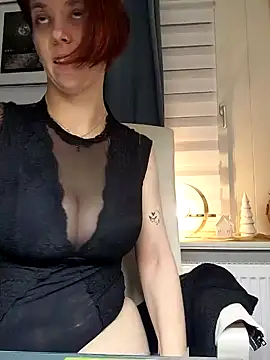 Snapshot of Loona-Lexxington chatting on 02.04.25 Loona-Lexxington online show from 02.04.25